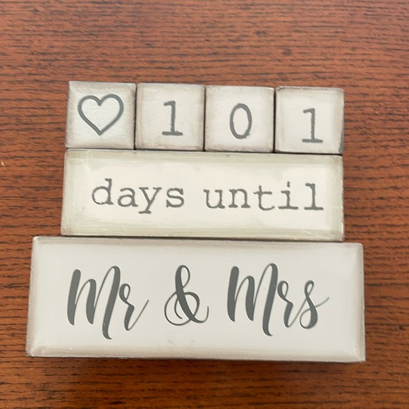 Rustic wooden wedding countdown tan Mr & Mrs - Picture 1 of 1